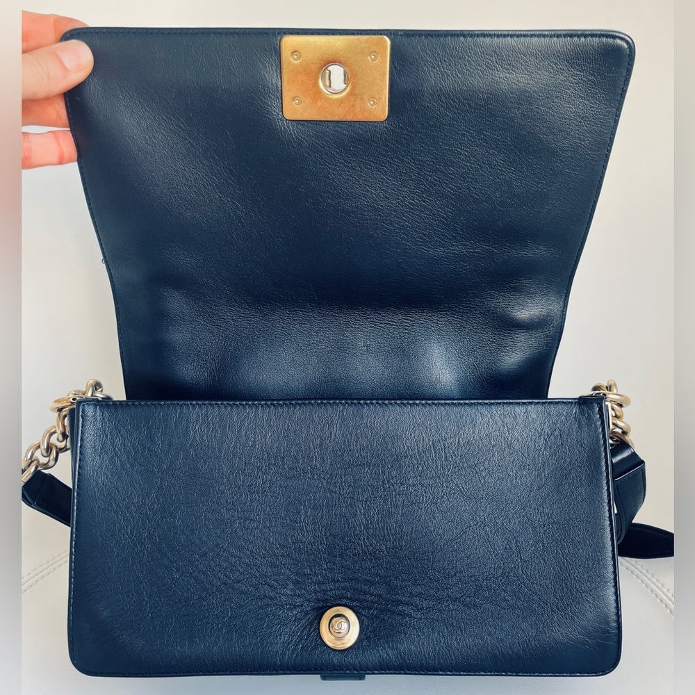 Chanel Navy and Gold woven boy bag with COA and full inclusion - Picture 9 of 15